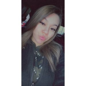 Meet your Posher, Nia